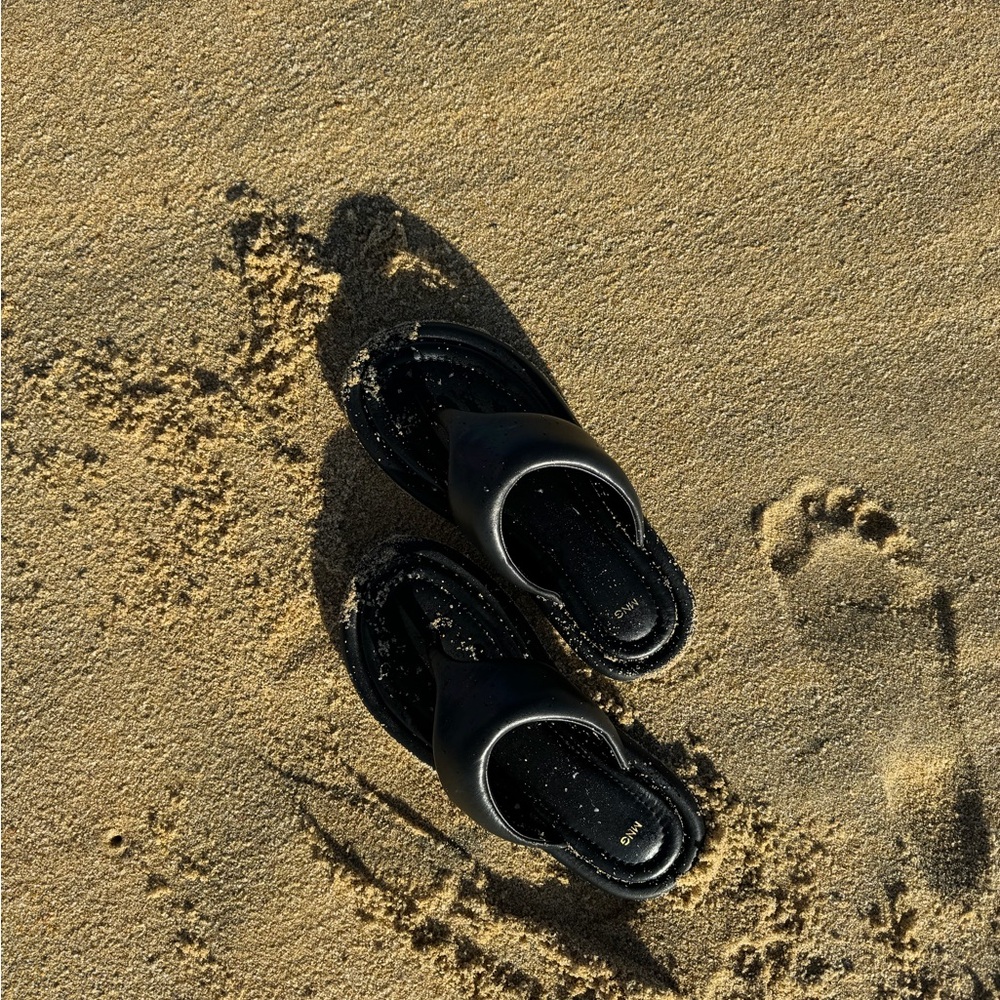 Mango Black Beach Slides